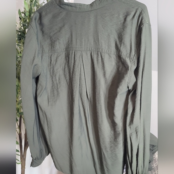 Banana Republic Button Down Top Olive Green Small - Picture 2 of 4